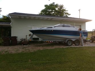 1989 Bayliner Cuddly cabin