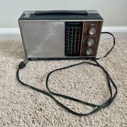 Vintage Realtone Four Band 2424 Transistor Radio AM FM MB SW Leather Case Handle