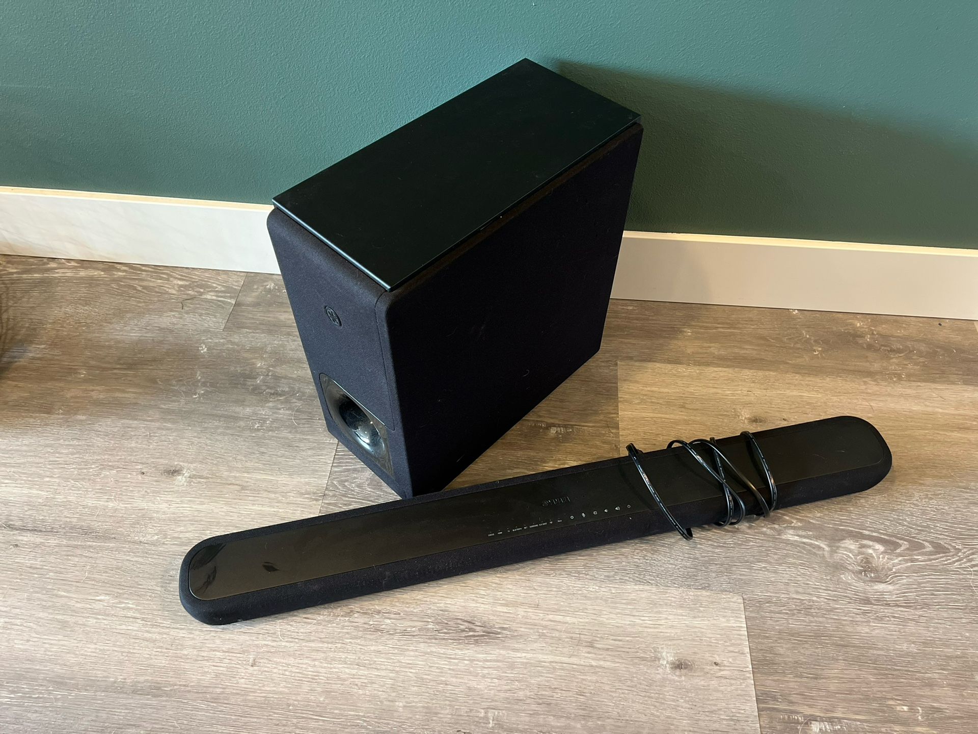 Yamaha Soundbar with Subwoofer
