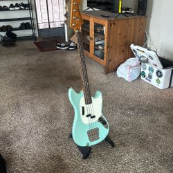 Squier Mustang Bass 