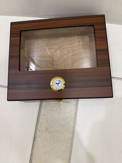 Bald Eagle Glass Top Cedar Cigar Humidor
