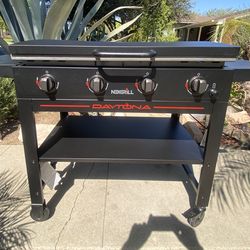 Nexgrill Daytona 4-Burner Propane Gas Griddle with Lid in Black