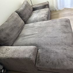 Ashley Manzani Sectional (Graphite)