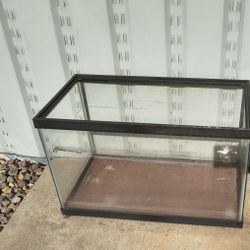 Fish Tank  I Don't Know If   Is 10 Or  20 Gallons 