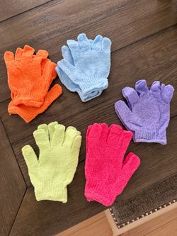 Exfoliating gloves