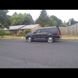 Lincoln Navigator 2004    170,000 Miles Has 24" Rims and New Tires