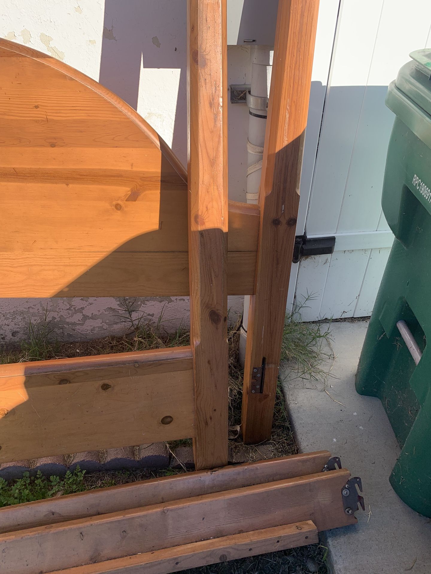 Wood Frame Queen Size Bed