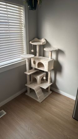 Cream/Beige Cat tree (like new)