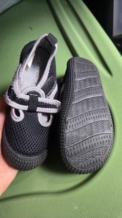 Water shoes new size 8 toddler