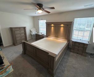 Gorgeous Bedroom Set- pu in Pflugerville