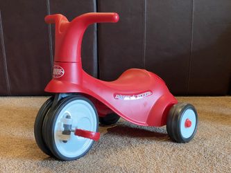 LIKE NEW Radio Flyer Pedal Scooter