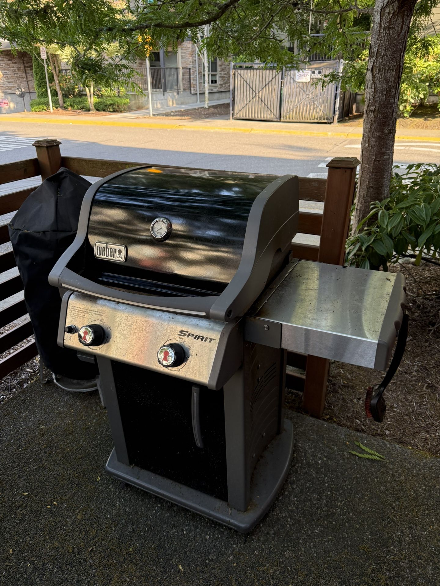 Weber Spirit II E-210 Gas Barbecue Grill - With Three Propane Tanks