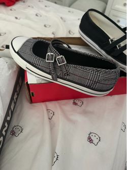 Brand new Mary Jane Converse size 6