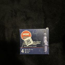 NGK Spark Plugs for 2000 - 07 Chevy Silverado 