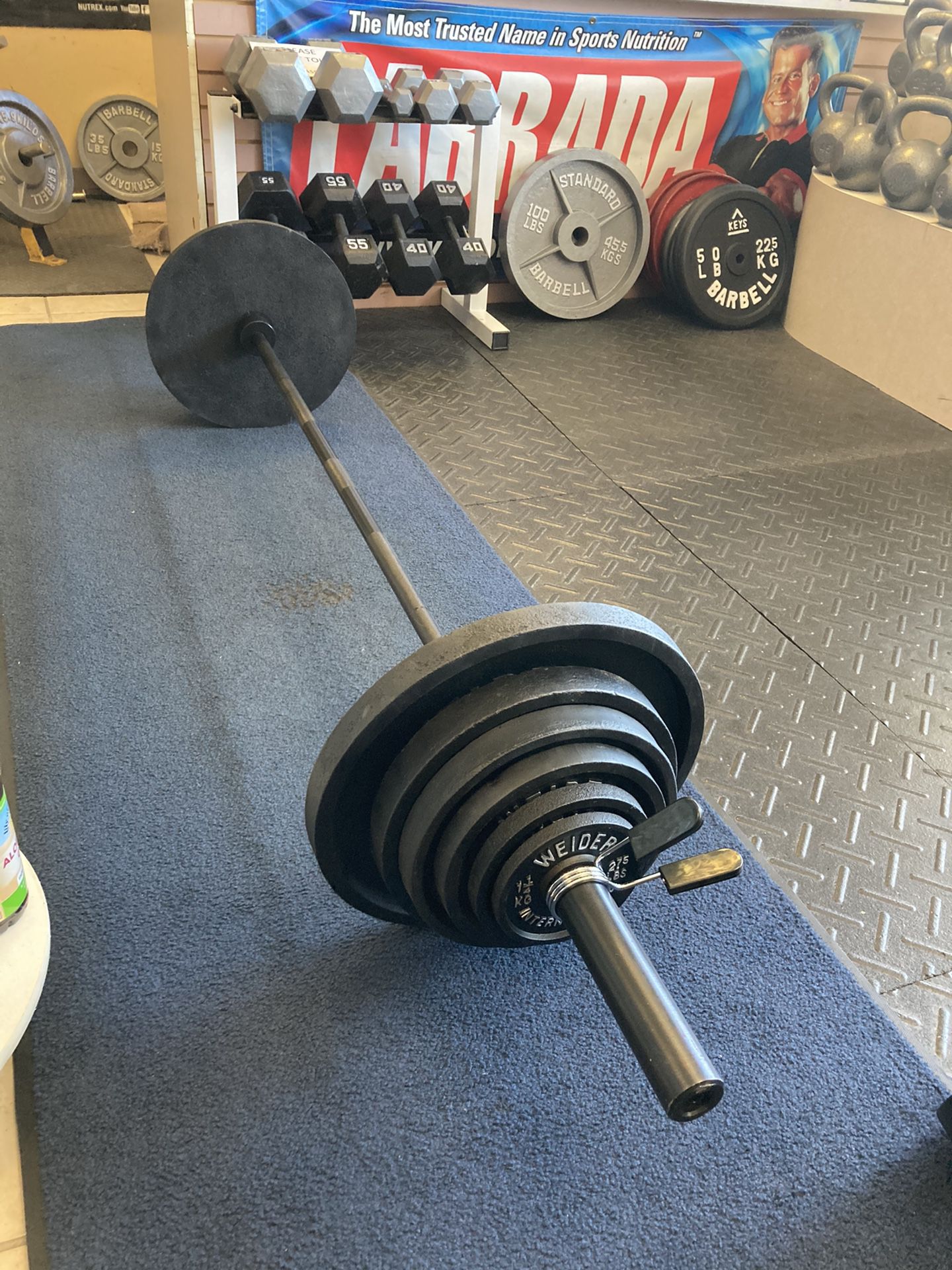 236.50LBS WEIDER INTERNATIONAL OLYMPIC BARBELL SET 45lbs 7 Foot OLYMPIC BARBELL included with Lock Clips. 2x44lbs, 2x33lbs, 2x22lbs, 2x11lbs, 2x5.5lb