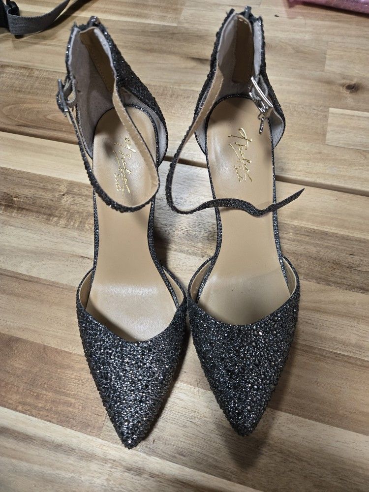 Thalia sodi Gun metal Zipper Back Pumps size 8.5