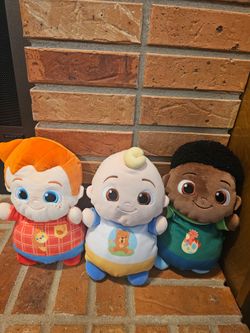 A lot of 3 cocomelon characters.