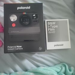 Polaroid Now Instant Camera +8 Photos Bundle Generation 2 Black NEW