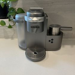 $40!!!! Keurig K-Cafe - Coffee, Latte & Cappuccino Maker - With Frother!!