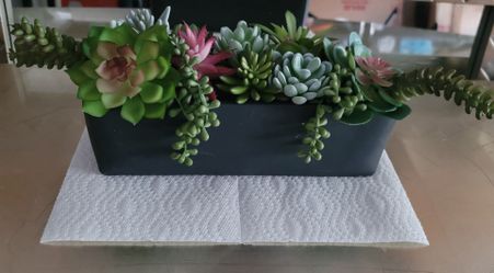 ❗️DEAL❗️Artificial Succulent Arrangement In A Rectangular Planter