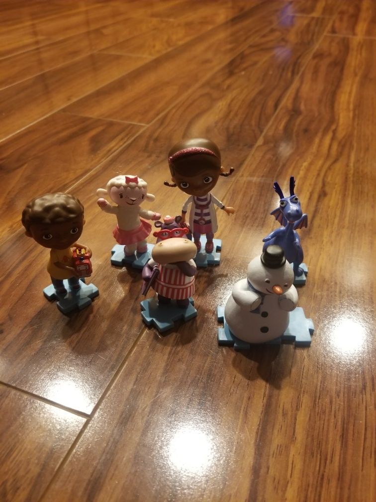 Doc Mcstuffins & Frozen figurines/small toys