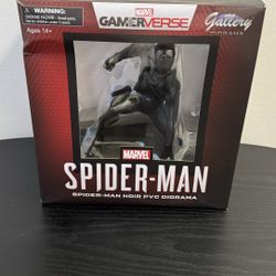 Spider-man Noir Statue