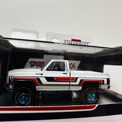 M2 Machines 1:64 1976 Chevrolet K-10 Spirit of 76 4X4 🔥CHASE🔥 White Blue Red Diecast