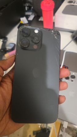 Iphone 15 cracked
