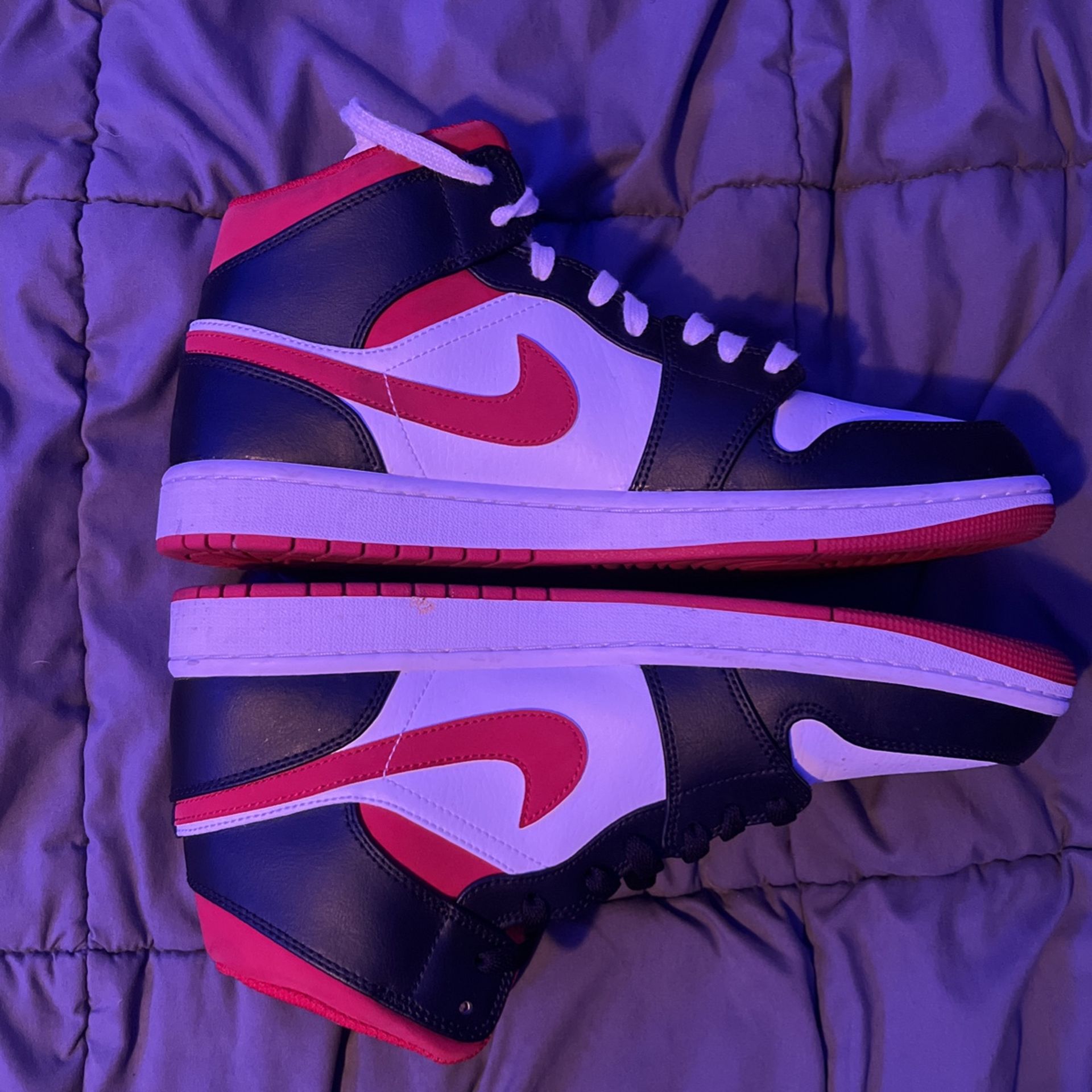 Air Jordan 1 Mid Gym Red 