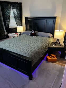 Complete Premium Queen Bedroom Set – 6Mo Old Beautyrest Mattress + Wood Frame & Lamps