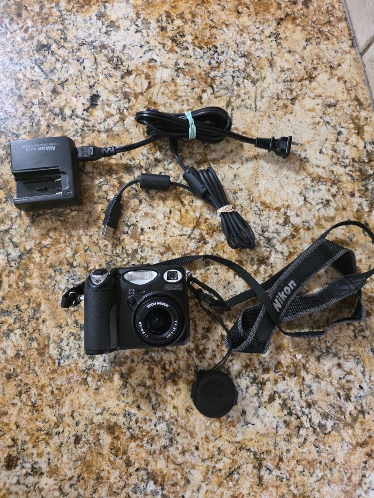 Nikon compact Digital Camera coolpix5000