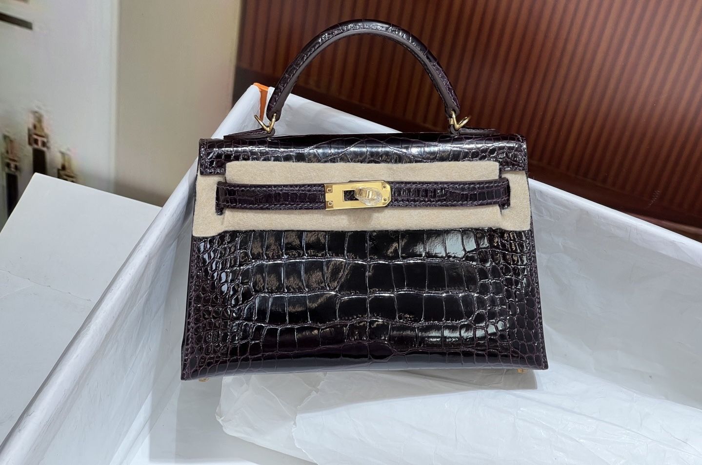 Hermes Kelly second generation 19CM. Square crocodile dark purple gold buckle(128)38