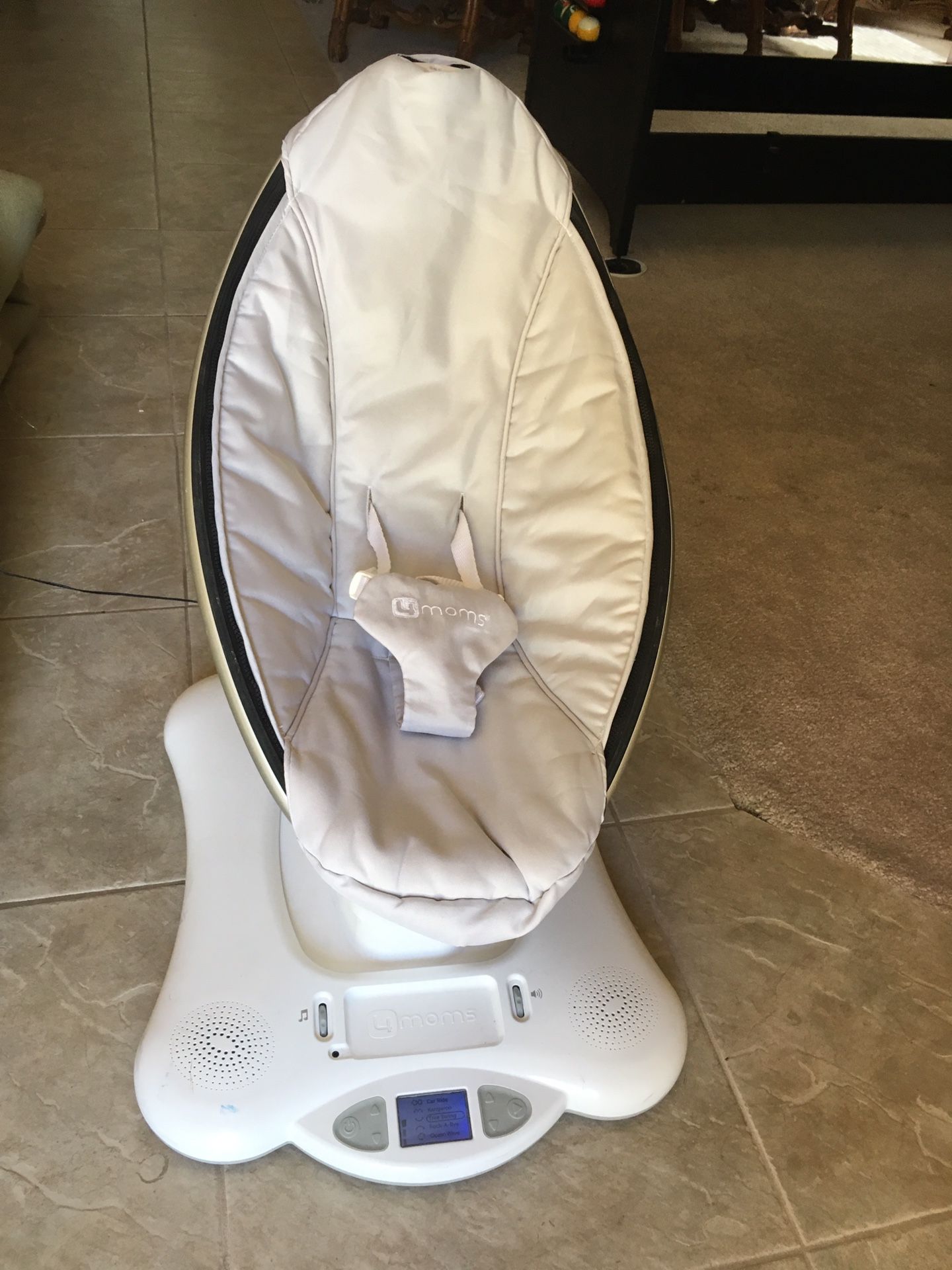 4 Moms Mamaroo baby swing