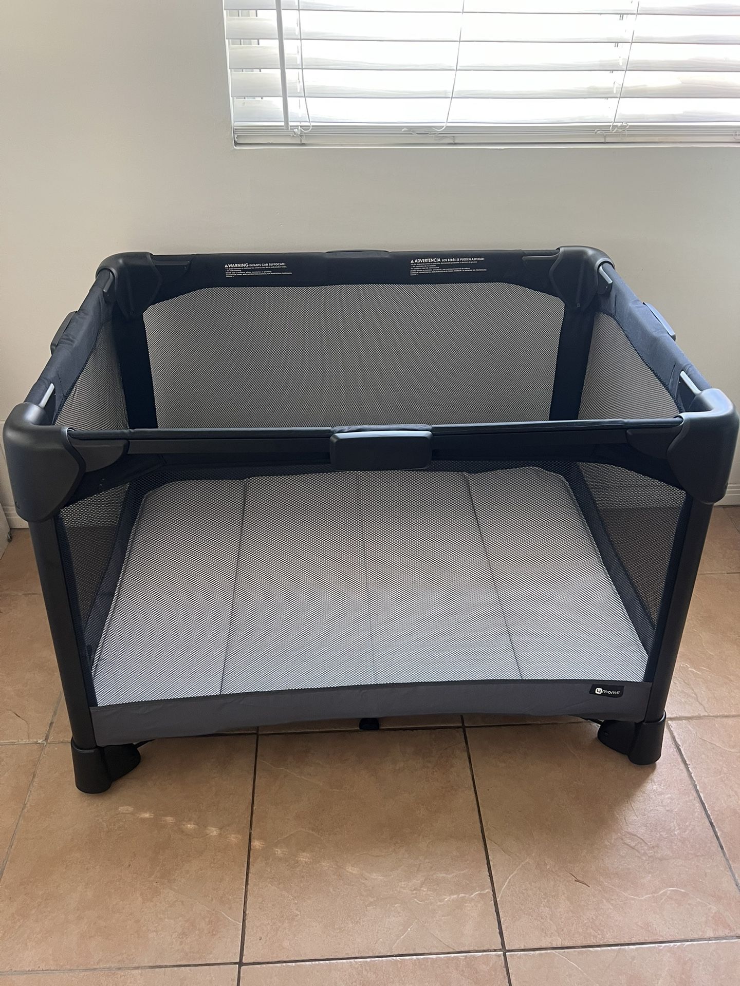 4 Moms Playyard Breeze With Portable Bassinet Changing Table