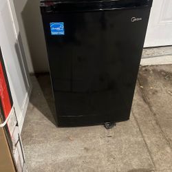 Mini Fridge 