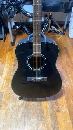 Yamaha F335 Acoustic Guitar