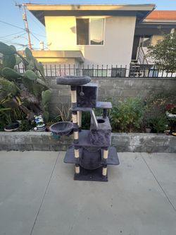 Cat Tree Tower Used But Good Condition.     $50  or Best offer 70” inches Tall 36” Inches Wide 