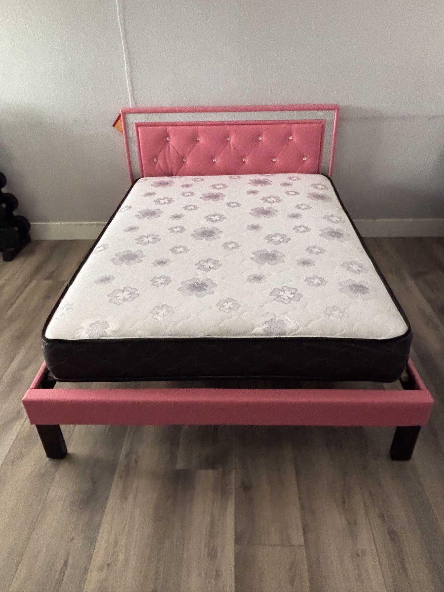 Full Size Frame And Mattress 
