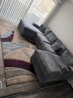 3 piece sectional with floor Rug