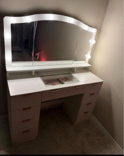 46” white fluted vanity