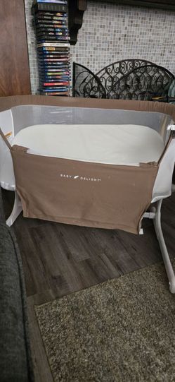 Baby bassinet - Baby Delight tan/white