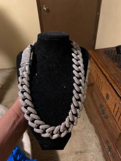 Heavy iced out 22in thick Cuban link chain