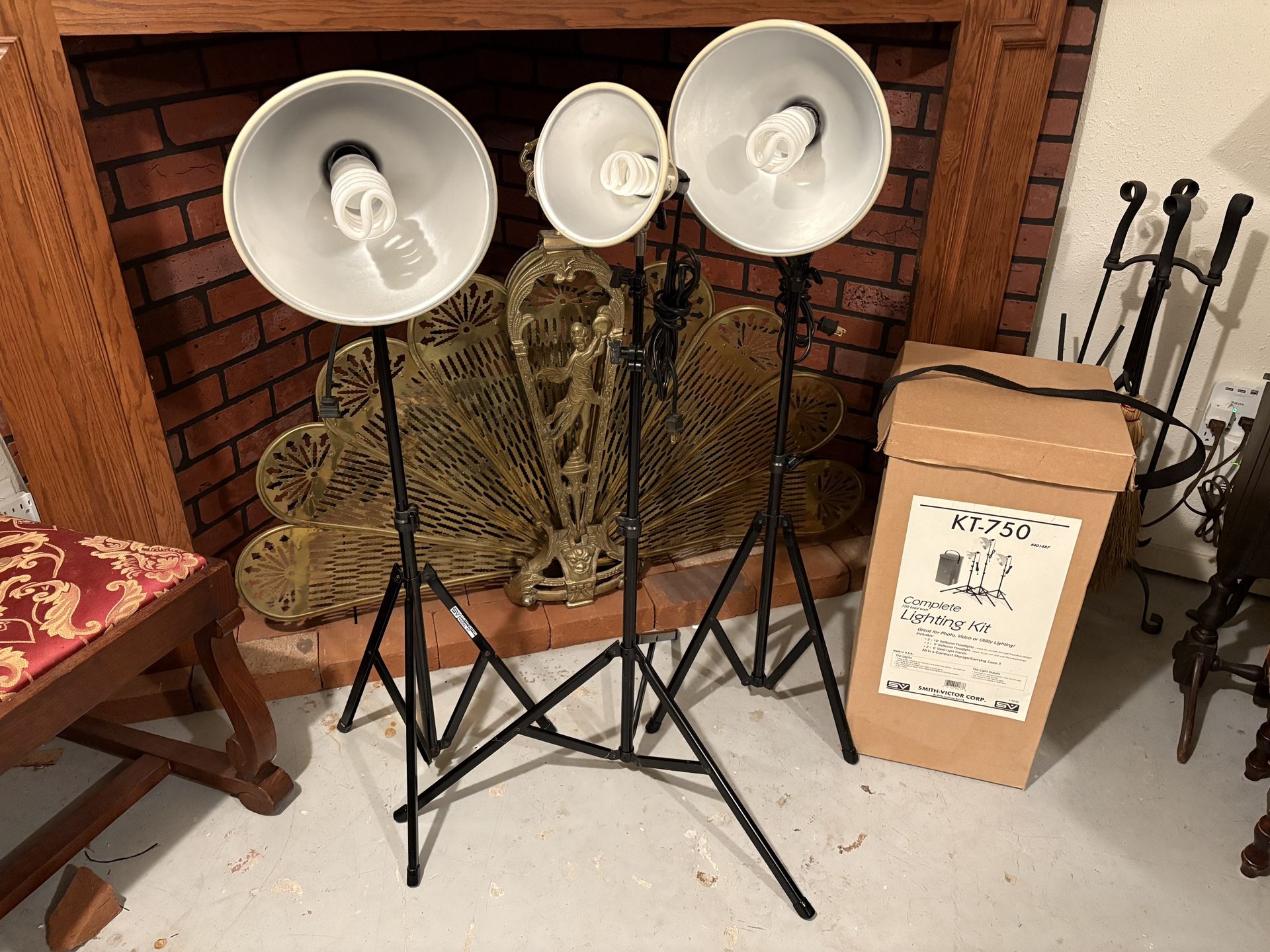 Smith-Victor KT-750 Lighting Kit (Price Reduced)