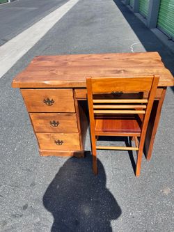 desk w/ chair
