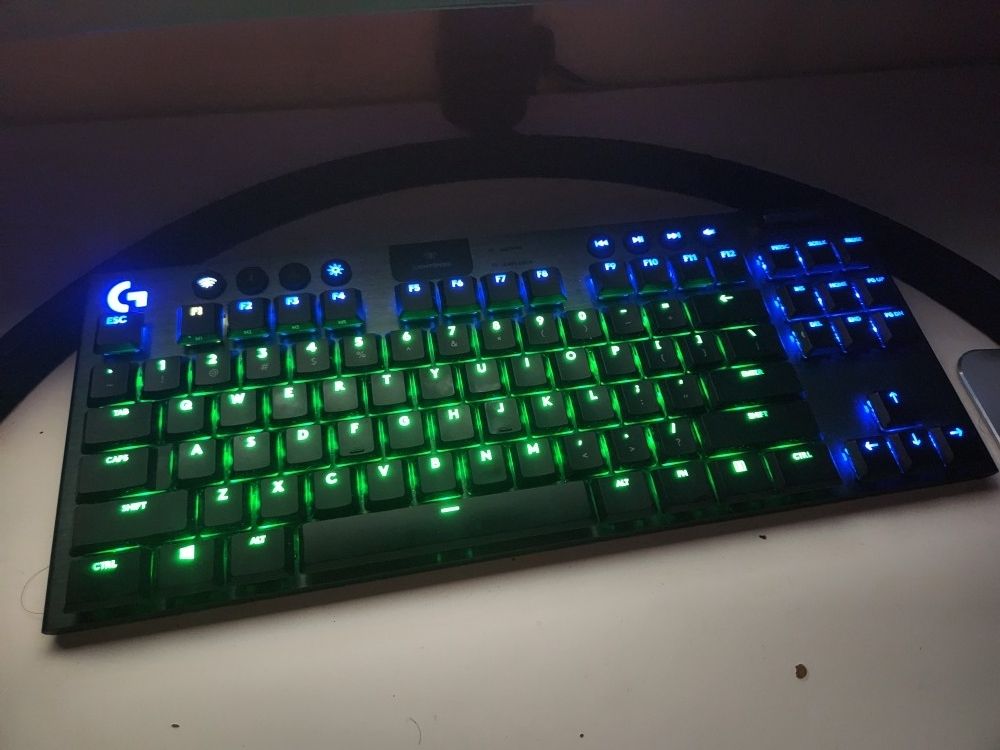 Logitech G915 TKL Light speed