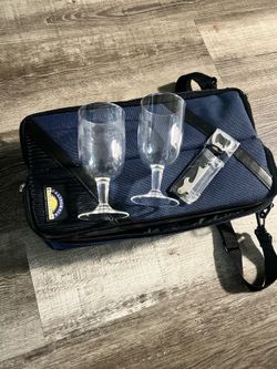 PICNIC BAG( wine bottle holder+2 hard plactic cups)