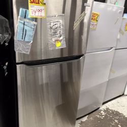 New Scratch&Dent Frigidaire 30” Top freezer fridge 6 months Warranty 