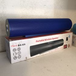 Bluetooth - Fm Radio - Rechargeable  USB PORT - SD MEMORY SLOT - Portable  Compatible with any Bluetooth device !  VERY LOUD ! GREAT FOR OUTDOORS AND 