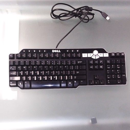 Dell SK-8135 USB Wired Enhanced Multimedia Keyboard w/ Volume Knob + 2 USB Hub Ports. ( EXCELLENT CONDITION )