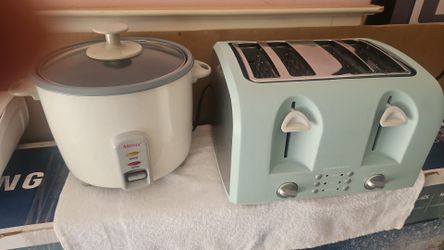 Title: Kitchen Starter Bundle - Aroma Rice Cooker + Ovente 4-Slice Toaster $25

INCLUDES:
1. Aroma Rice Cooker - White with glass lid, Cook/Warm setti